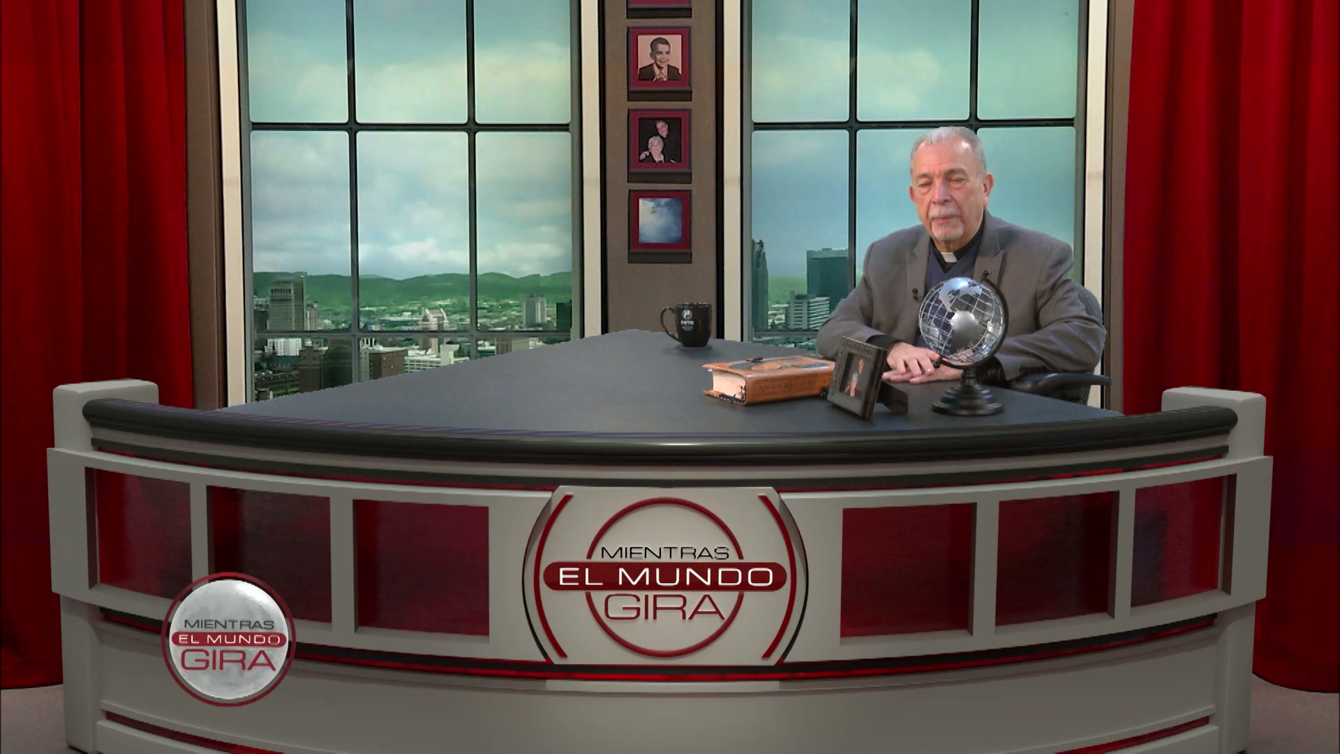 Mientras el mundo gira Pintura y capote